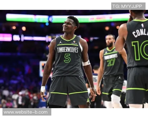 爱德华兹回忆麦丹转身暴扣瞬间感叹那个球实在太帅了