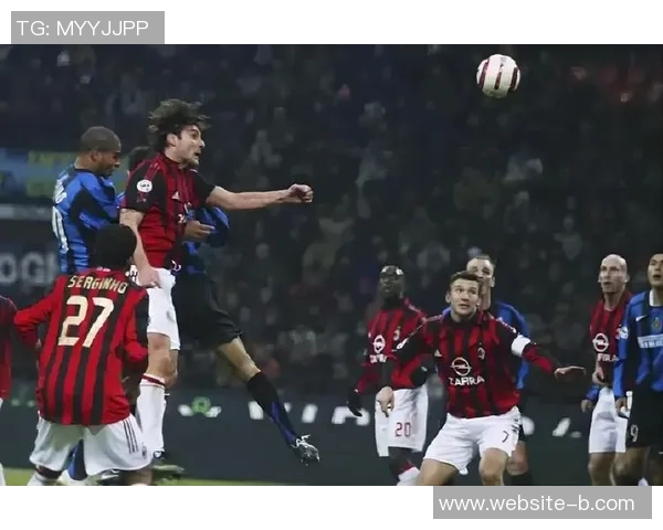 国米官方社交媒体分享图拉姆与阿德里亚诺合影瞬间前辈签名传承情怀